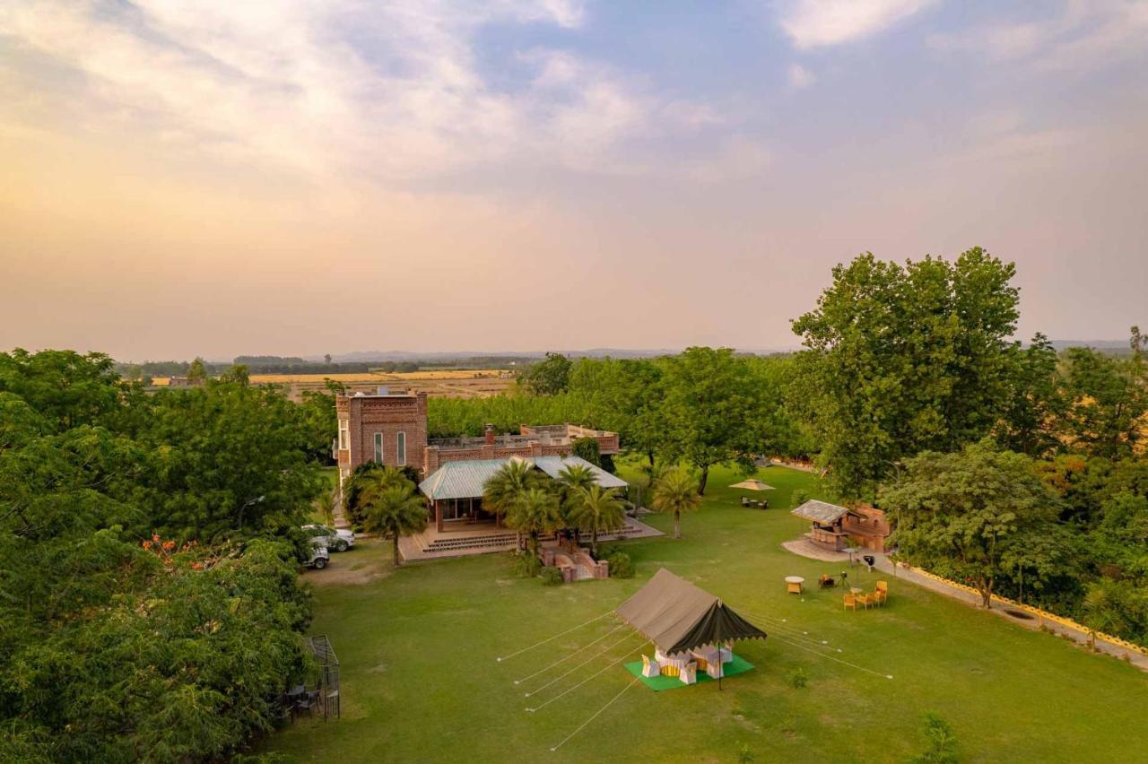 Stayvista'S Peacocks & Partridges - Hoshiarpur - Amidst Greenery With Terrace, Indoor Fireplace, Bar & Snooker Table Bagian luar foto